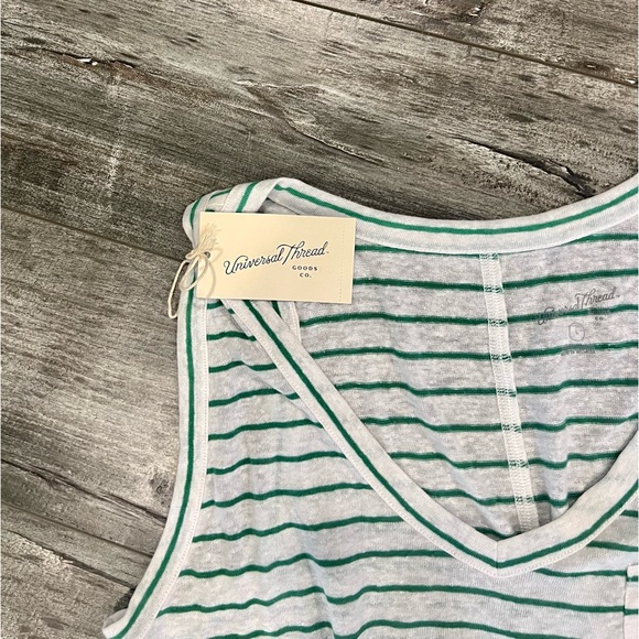 Universal Thread Tank - Picture 4 of 5